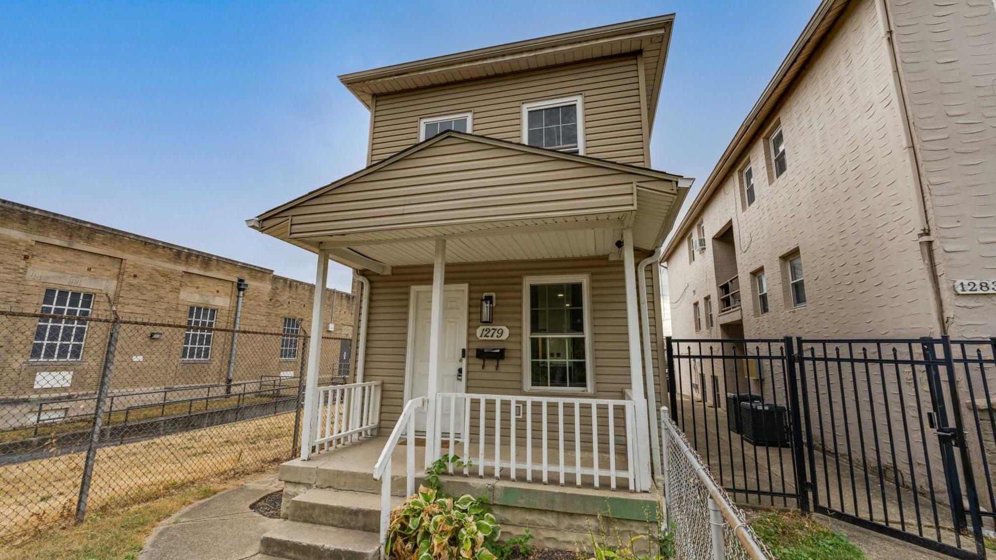 Suburban Hot Tub Oasis Near Osu & Short North