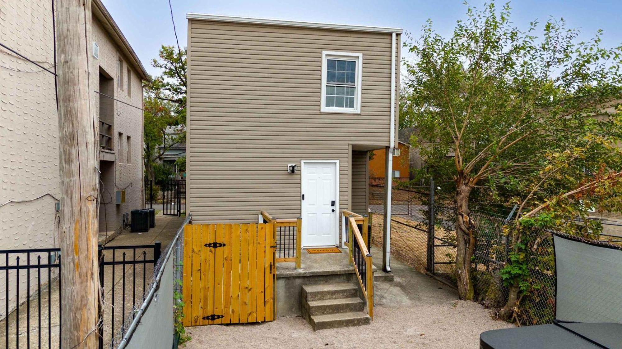 Suburban Hot Tub Oasis Near Osu & Short North *